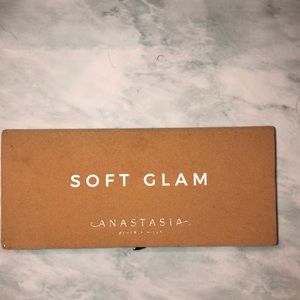 ABH SOFT GLAM PALETTE